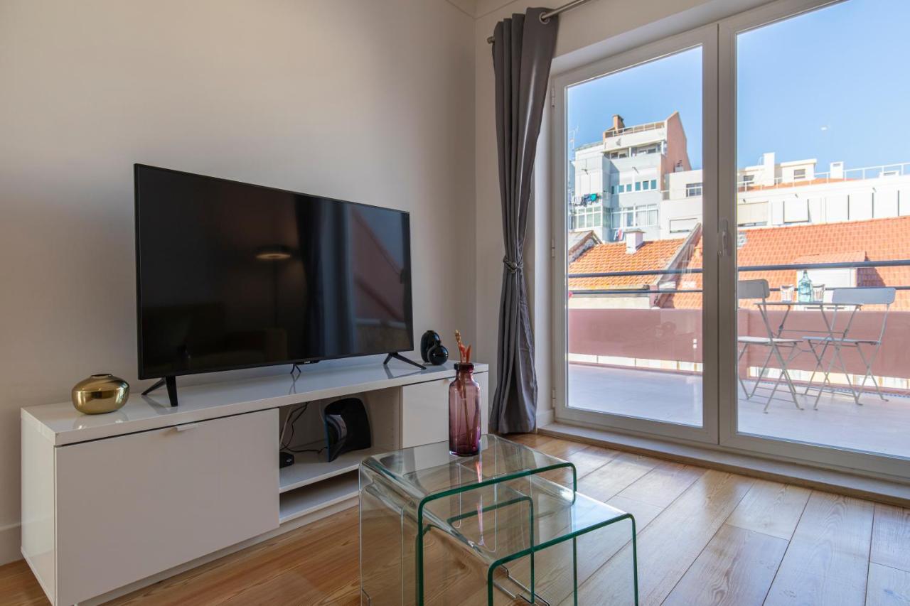 Lovelystay - Sunny 1Bdr Apartment W/Terrace Lisboa Kültér fotó