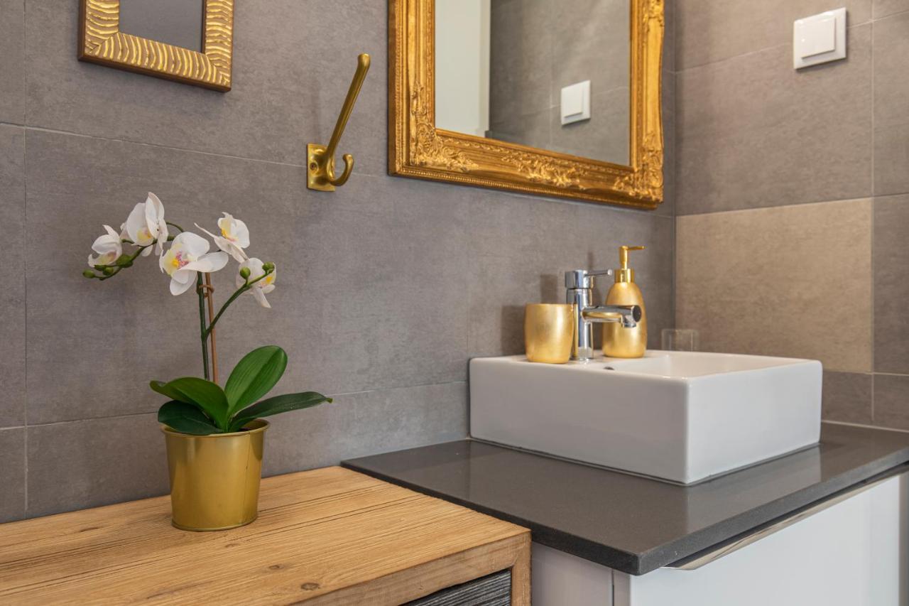 Lovelystay - Sunny 1Bdr Apartment W/Terrace Lisboa Kültér fotó